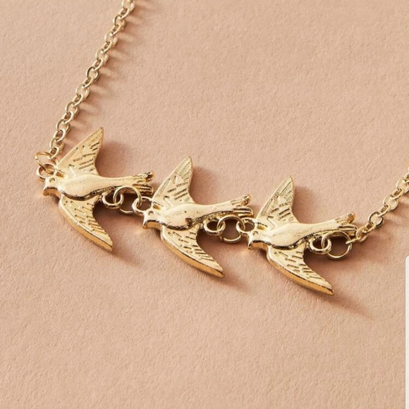 ♡Gabrielle♡ Dove Necklace - Picture 4 of 4